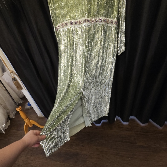 Beautiful sequence dress - Picture 7 of 15